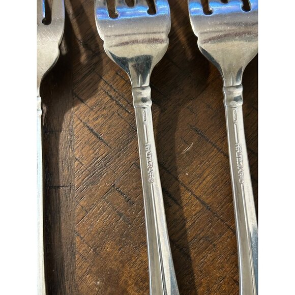 Set Of 4 Silver Pfaltzgraff Ellington Stainless Steel Salad Forks 18/8 Glossy Fa - Picture 4 of 4